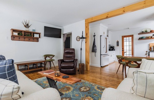 Pine Grove Casa | Cottage on Sweet Arrow Lake