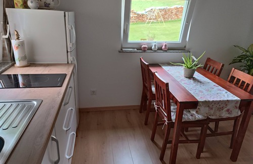 Ravne na Koroskem Cabaña | Cottage on the top of the hill with forrest around, overlooking the city.