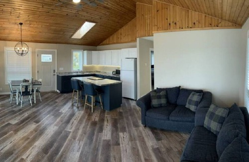 Brussels Cabaña | Cottage on the Bay - Stunning Sunsets!