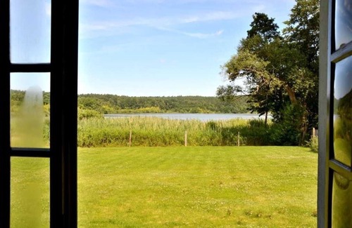 Krakow am See Casa | Cabaña en el lago en una gran parcela, chimenea - cabaña en el lago