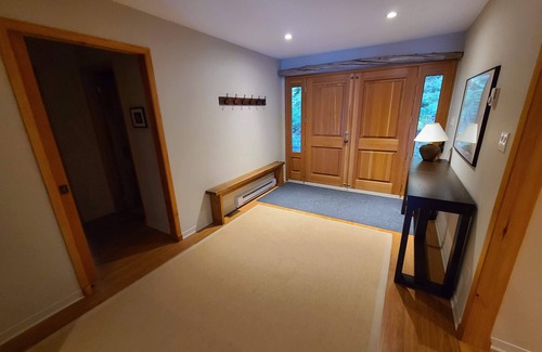 North Kawartha Cabaña | Cottage on the lake! Beautiful 4 bedroom + 3 bath!