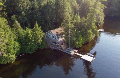 North Kawartha Cabaña | Cottage on the lake! Beautiful 4 bedroom + 3 bath!