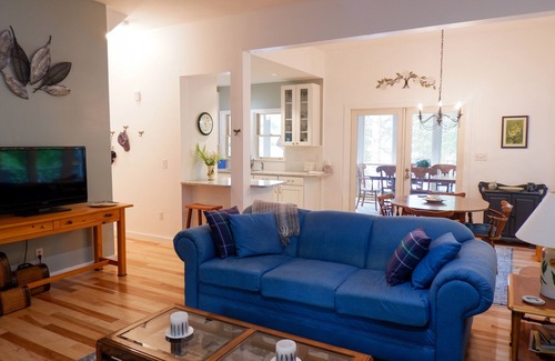 Cullowhee Casa | Cottage on the Point