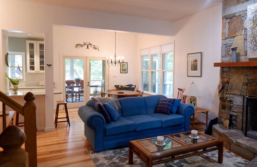 Cullowhee Casa | Cottage on the Point