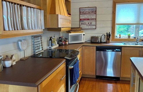 Whitbourne Cabaña | Cottage on the pond with hot tub -fully outfitted, excellent family get-away.