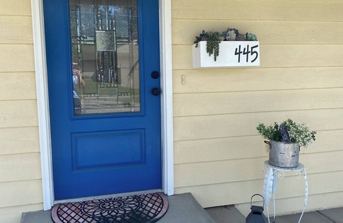 Post Falls Casa | Cottage On The Rocks is a spacious, family friendly home near the Spokane River
