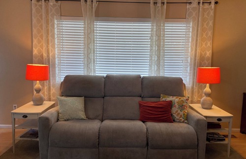 Post Falls Casa | Cottage On The Rocks is a spacious, family friendly home near the Spokane River