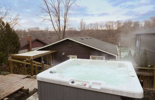 St. Catharines Casa | Cottage on the Water