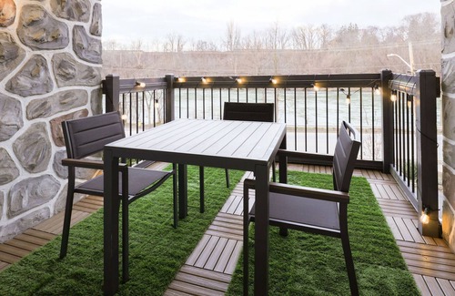 St. Catharines Casa | Cottage on the Water