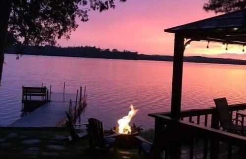 Stone Mills Cabaña | Cottage on Varty Lake - 25min from Kingston !