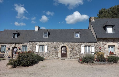 Garlan Casa | Cottage 'Penty's Ouessant 3' with Shared Terrace
