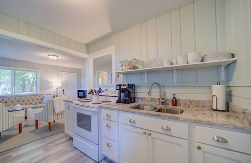 Muskegon Casa | Cottage Retreat Scenic Drive Resort 6