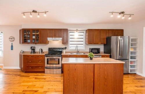 Alcona Casa | Cottage right across Lake Simcoe in Innisfil