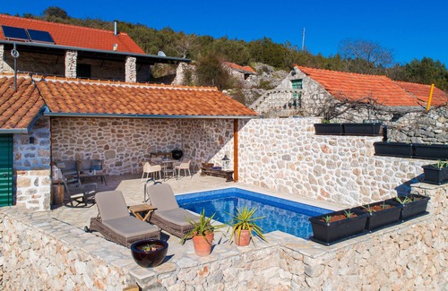 Vinisce Cabaña | Cottage Romantica with Lovely Ocean View