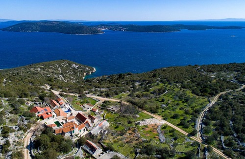 Vinisce Cabaña | Cottage Romantica with Lovely Ocean View