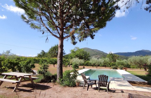 Entrechaux Cabaña | Casa rural 'Romarin' con vistas a la montaña, Wi-Fi y aire acondicionado