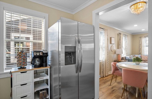 Laurel Cabaña | Cottage Row: Daphne