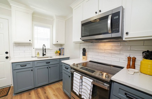 Laurel Cabaña | Cottage Row: Leontyne
