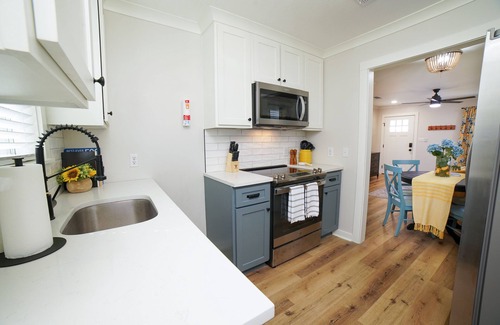 Laurel Cabaña | Cottage Row: Leontyne