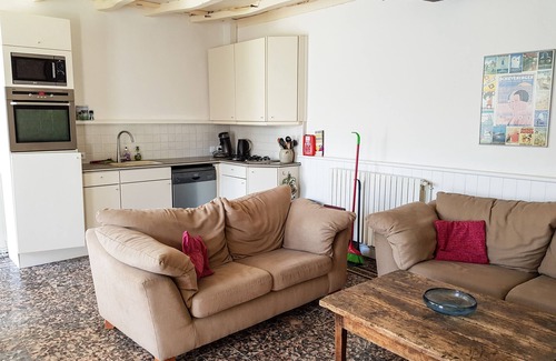 Asnieres-la-Giraud Cabaña | Cottage (sleeps 6) at Domaine de Chantageasse, a 17th century estate with pool