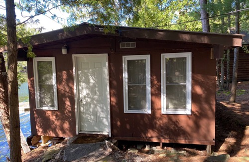 Trent Lakes Cabaña | Cottage & Sleeping Bunkies on Stunning Salmon Lake
