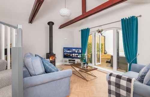Hayton Casa | Cottage - Sleeps 3 hot tub & pet friendly
