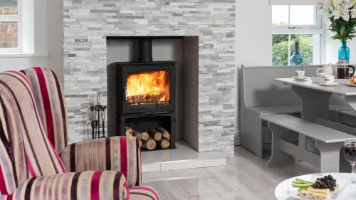 Hethersgill Casa | Cottage - Sleeps 4 hot tub & pet friendly