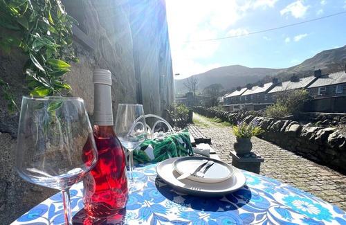 Trefor Cabaña | Cottage - Sleeps 4 - Pet Friendly - Terrace