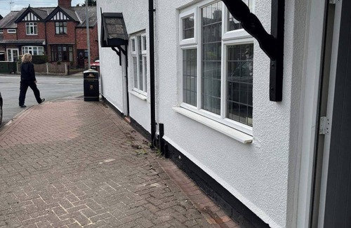Middlewich Cabaña | Cottage - Sleeps 4 - Pet Ok - Patio - Parking