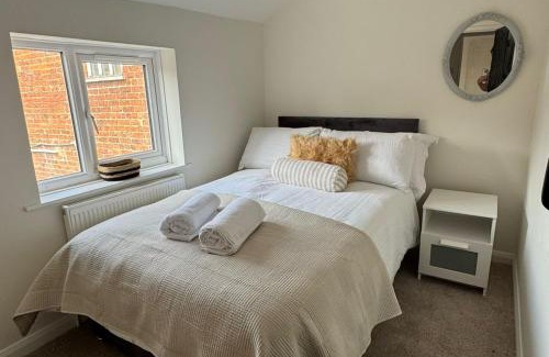 Middlewich Casa | Cottage - Sleeps 4 - Pets Ok - Garden - Parking