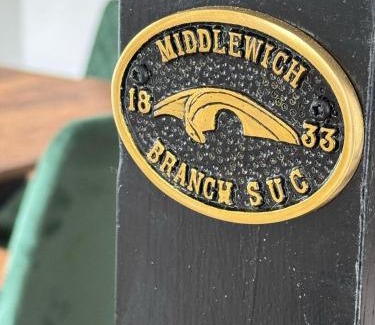 Middlewich Casa | Cottage - Sleeps 4 - Pets Ok - Patio - Parking
