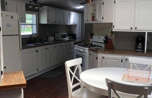 Oxford Cabaña | Cottage, Newly Renovated Home