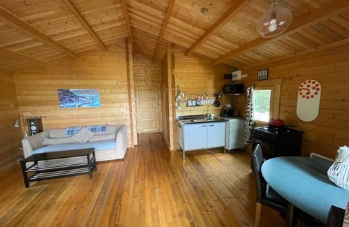 Garrykennedy Cabaña | Cottage - Sleeps up to 6 & hot tub