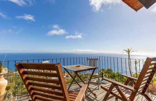 Arco da Calheta Cabaña | Cottage Sol, a special retreat facing the sun