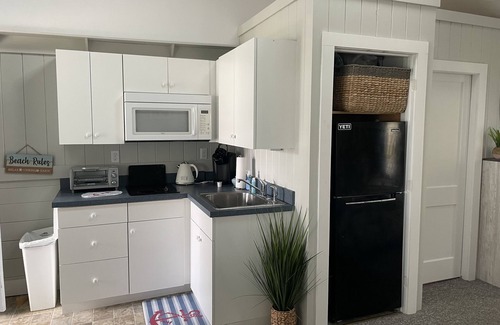 York Beach Cabaña | Cottage steps from Long Sands
