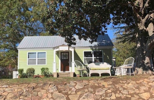 Fort Payne Apartamento | Cottage Suite 2 - King Studio Apt.