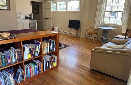 Concord Apartamento | Cottage Suite "A" - Walk to Shops, Train, History