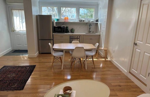 Concord Apartamento | Cottage Suite "B" - Walk to Shops, Train, History