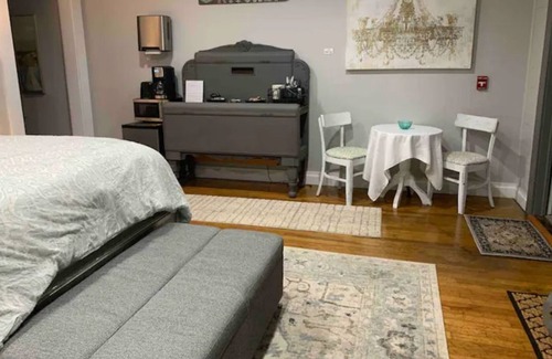 Fort Payne Apartamento | Cottage Suite - Queen Bed & 1 Bath