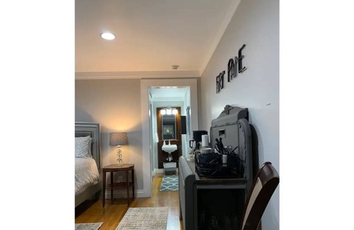 Fort Payne Apartamento | Cottage Suite - Queen Bed & 1 Bath