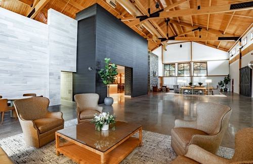 Rothschild Casa | Cottage Suite With Full Kitchen, Access to Pool, Hot Tub, and Gym