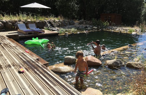 Petreto-Bicchisano Chalet De Esquí | Casa rural rodeada de naturaleza, piscina natural y jardín orgánico.