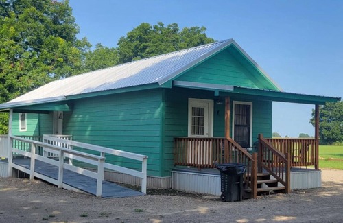 Lake Village Cabina | Cottage tucked in back of orchard with full kitchen and lake access!