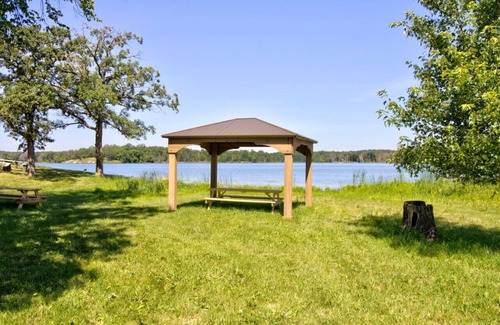 Clitherall Cabaña | Cottage VI | Sunrise by the Lake, Campfire, Kayaking | Legacy Lakeside Resort