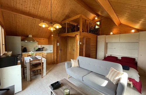 Saint-Bonnet-Troncais Apartamento | Chalet con Aire Acondicionado, Wi-Fi y Mascotas Bienvenidas en Saint-Bonnet-Tronçais