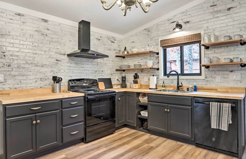 Osage Beach Cabaña | Cottage w/ Grill & Fire Pit in Osage Beach!