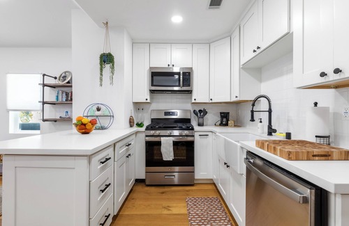 Elysian Heights Cabaña | Cottage w/Private Patio ~ Cozy & Pet Friendly