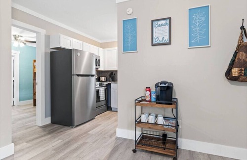 Long Beach Cabaña | Cozy Cottage Walking Distance to Beach - w/ E-Bikes Available and Coffee Station