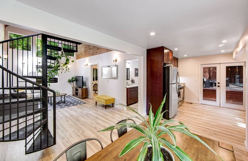 Rio Nido Casa | Cottage with a large patio, free WiFi, washer/dryer, & gas grill