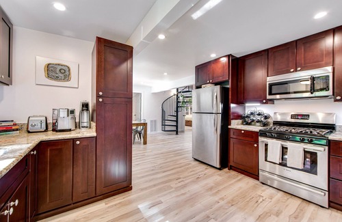 Rio Nido Casa | Cottage with a large patio, free WiFi, washer/dryer, & gas grill